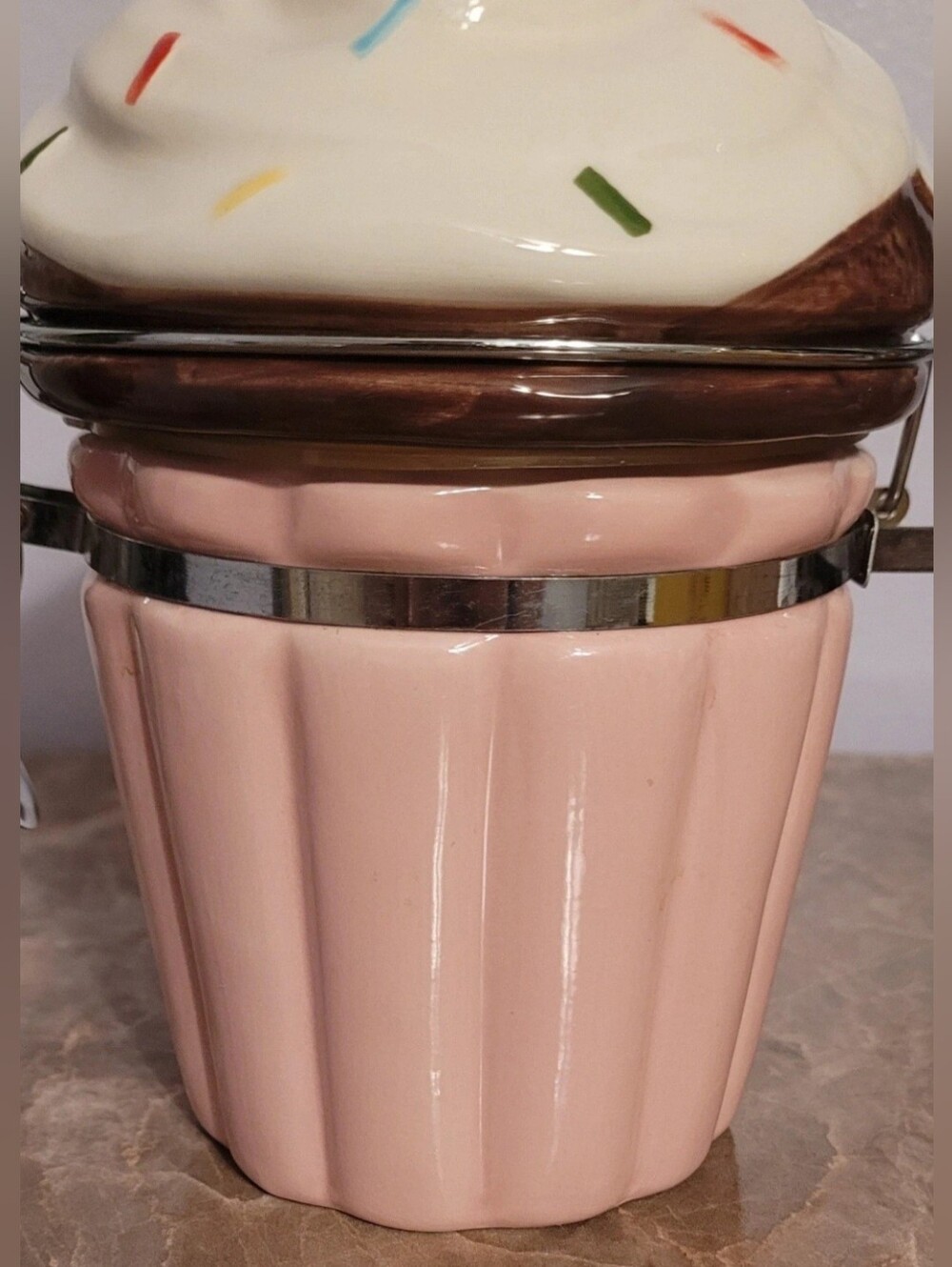 Vintage "Boston Warehouse" Ceramic Cupcake Canister Hinge Jar - Picture 8 of 15